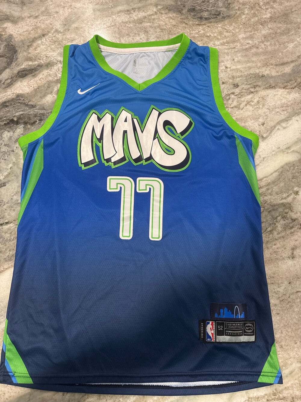 Nike Dallas Mavericks Luka Dončìć “City Edition” Jersey Size XL